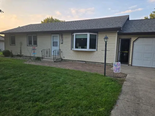 801 3rd St SW, Wells, MN 56097