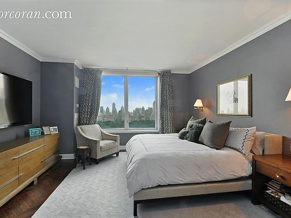 3rd image of 15 W 63rd St APT 26A
