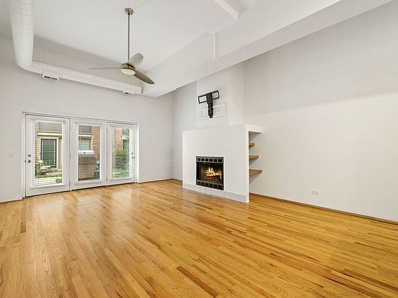 4th image of 1100 W Cornelia Ave APT 118