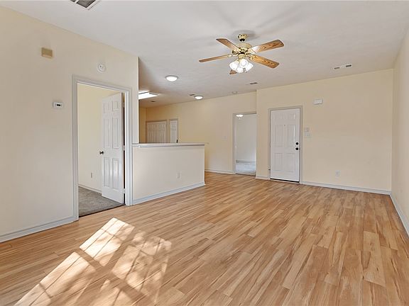 5th image of 607 Townplace Dr