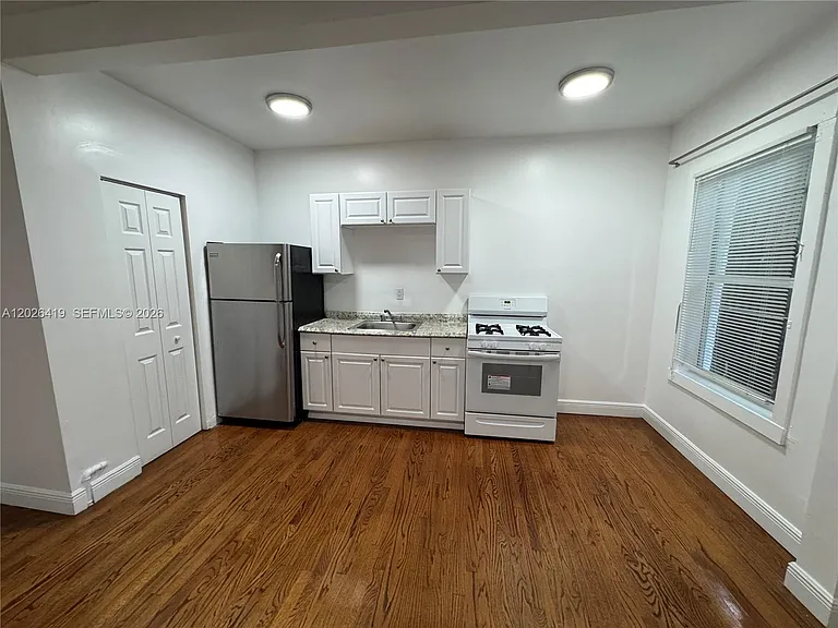 177 NE 50th St #4 — Photo 3