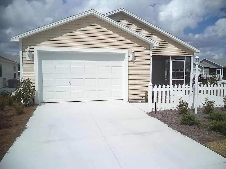 front of patio villa in the Villages