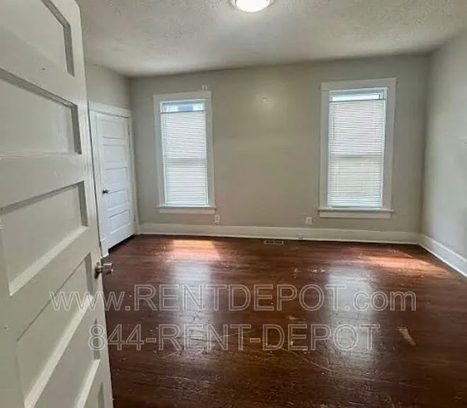 613 E Gum St — Photo 5