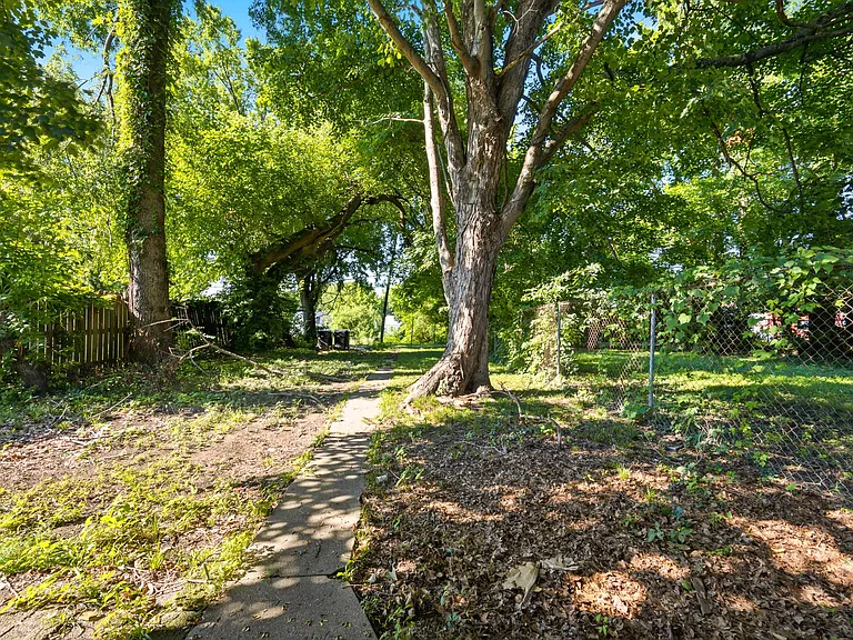 3420 W Jefferson St — Photo 18
