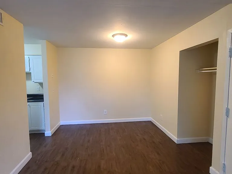 Abbott Acres Apartments — Photo 14