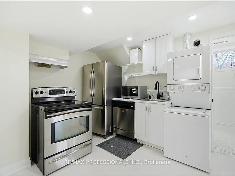 9611 Keele St #D — Photo 7