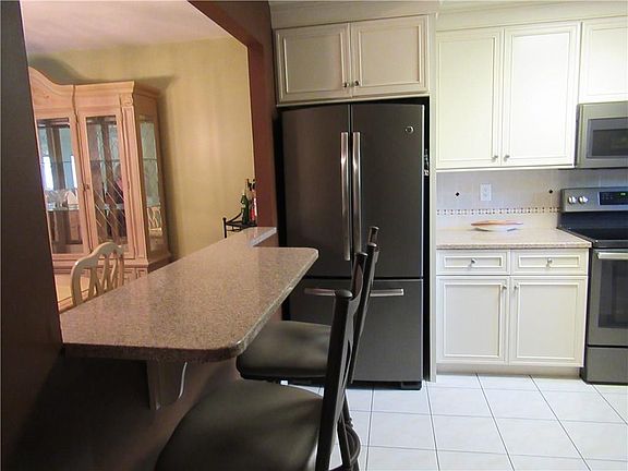 3rd image of 650 E Greenwich Ave APT 6-205