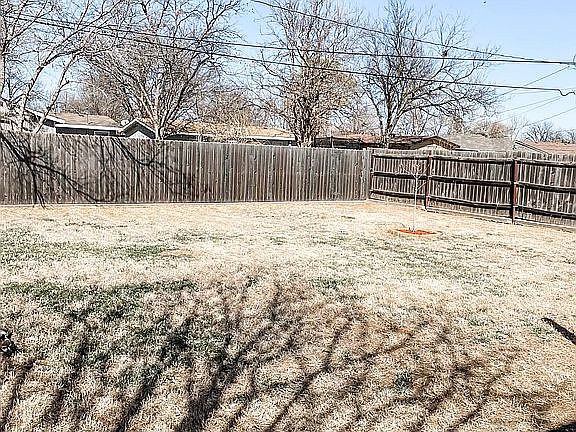 3rd image of 2952 Cunningham Dr