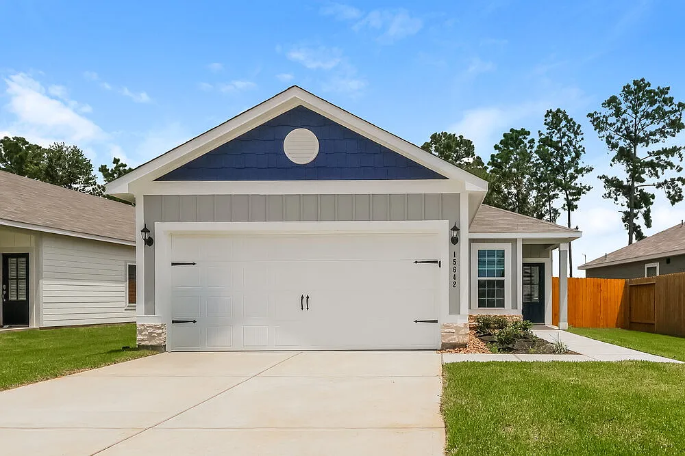 3 bed, 2.0 bath, 1306 sqft, $1,535 — Photo 1