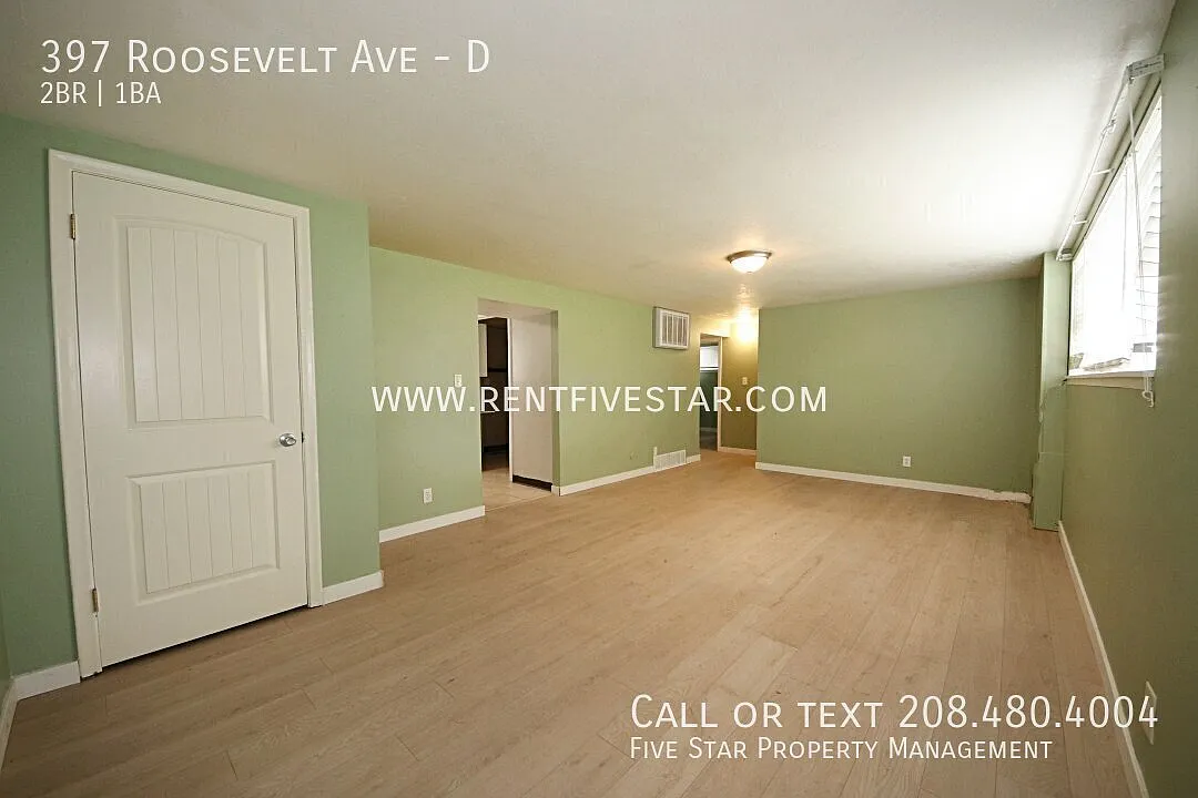 Updated 2 Bedroom Apartment With Shared Fenced Yard! — Photo 2