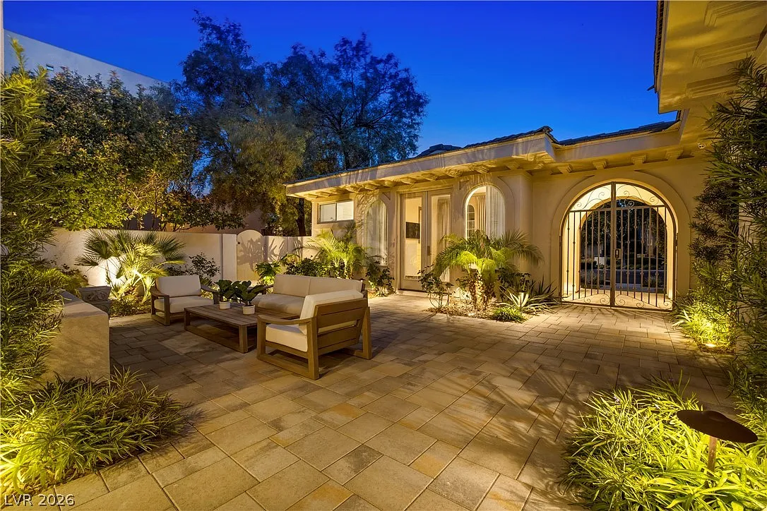 Building Photo - 9320 Tournament Canyon Dr