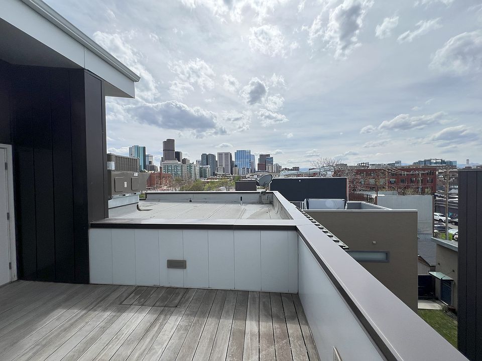 Fourth floor deck