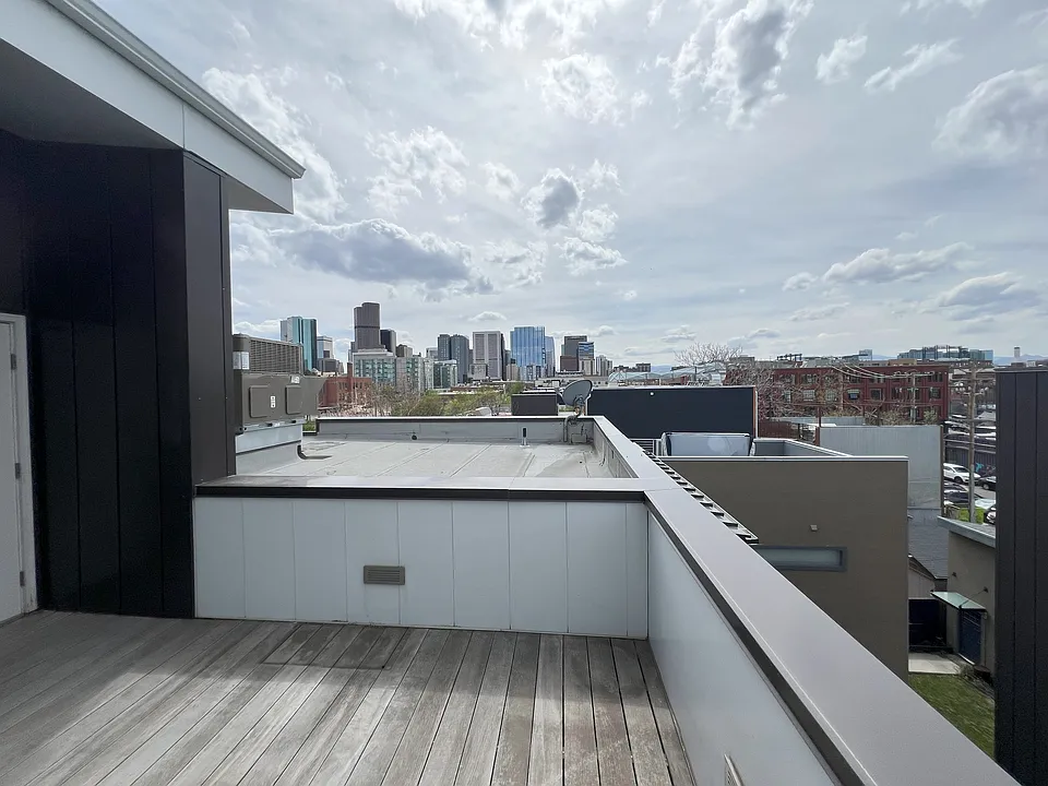 Fourth floor deck