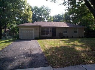 7825 Rosewood Ln, Prairie Village, KS 66208