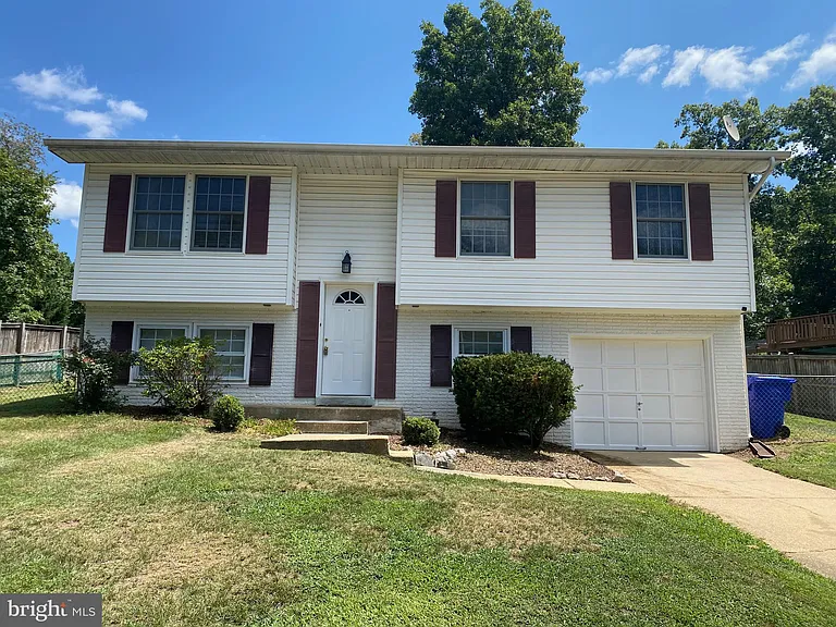 2338 Woodberry Dr — Photo 1