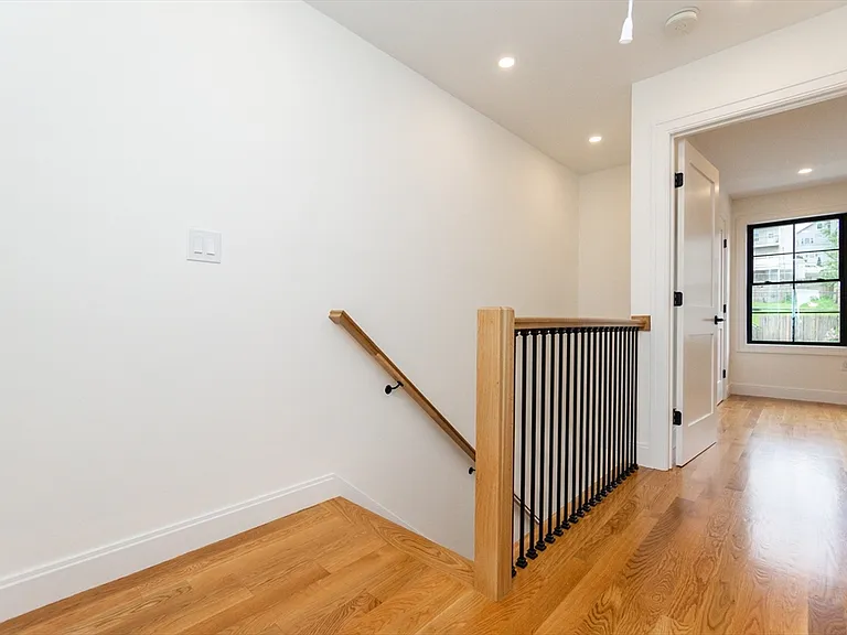 165 Campbell Ave #2 — Photo 22