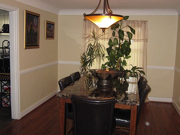 3rd image of 134 N Marguerite Ave