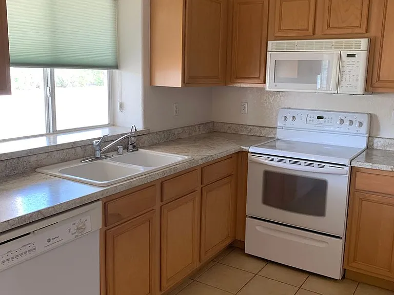 3301 Tolteca Dr — Photo 8
