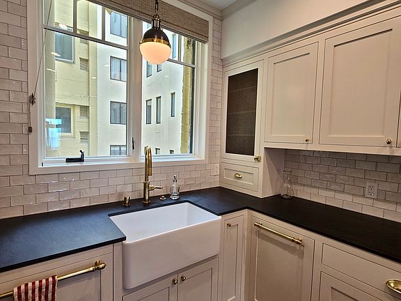 5th image of 2265 Broadway St APT 4