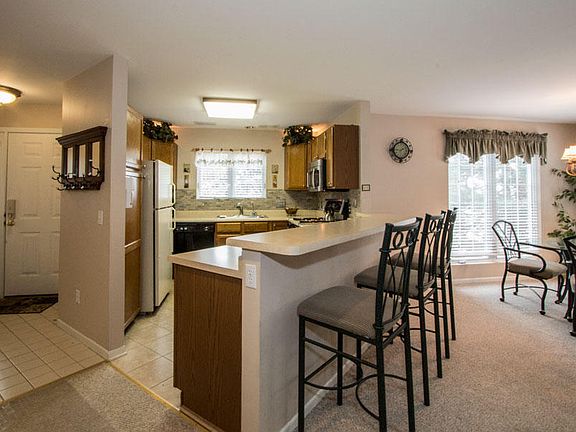 3rd image of 1131 Lakeland Ln