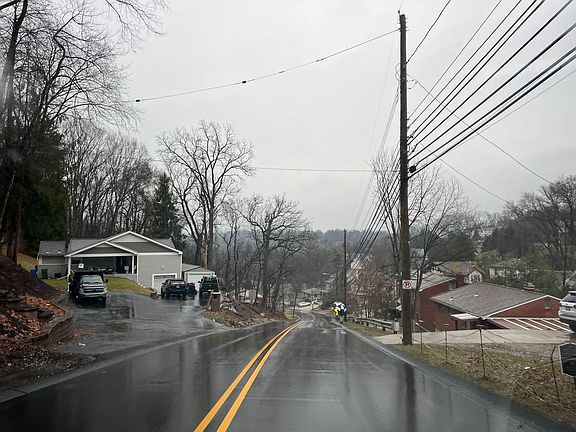 5th image of 1349 Grove Rd