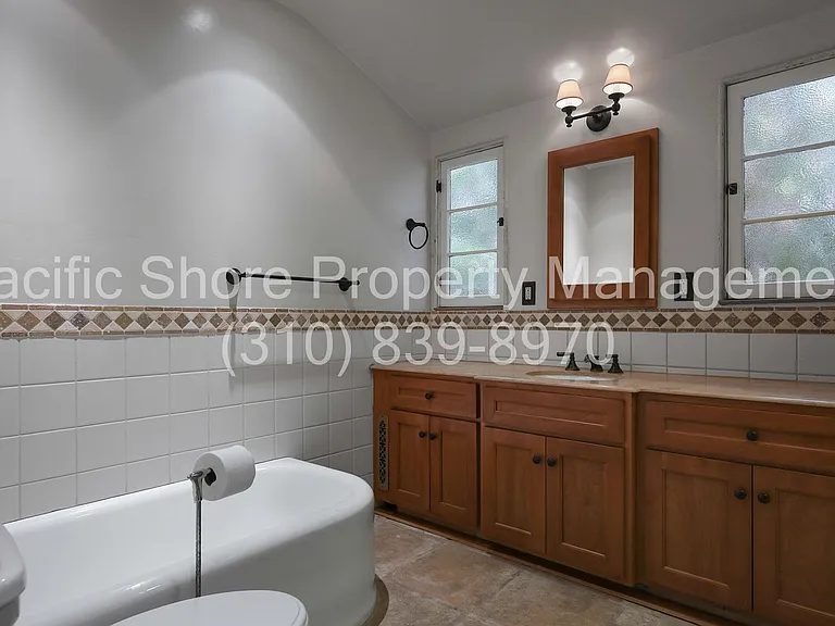 1229 Geneva St — Photo 29
