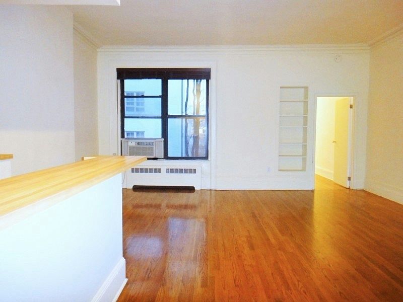 1st image of 122 W 74th St APT 3B