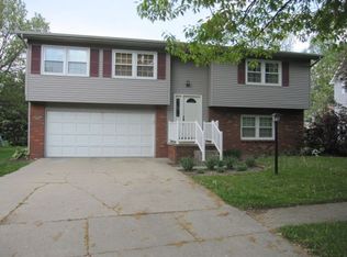 1920 Barberry Cir, Champaign, IL 61821