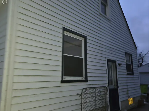 29295 Hillview St, Roseville, MI 48066