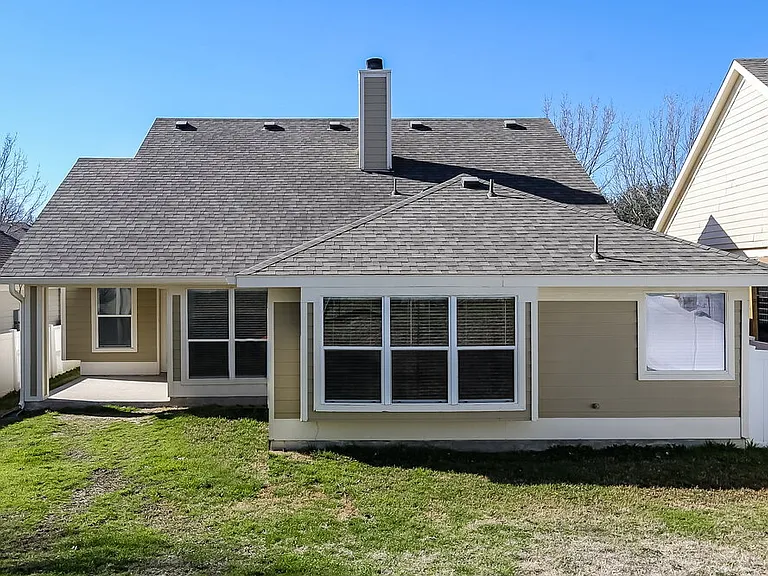 409 Creekview Dr — Photo 16