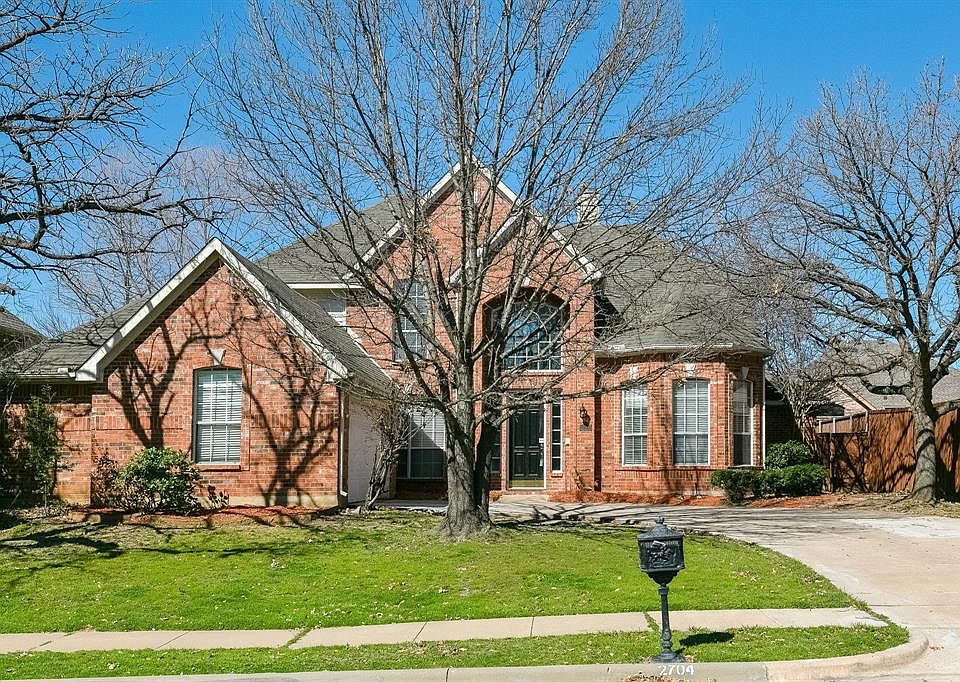 1st image of 2704 Lake Flower Dr