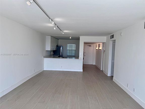 5th image of 575 Oaks Ln APT 1008