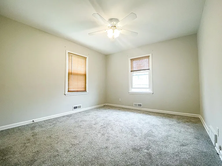 405 Hawthorne St — Photo 12