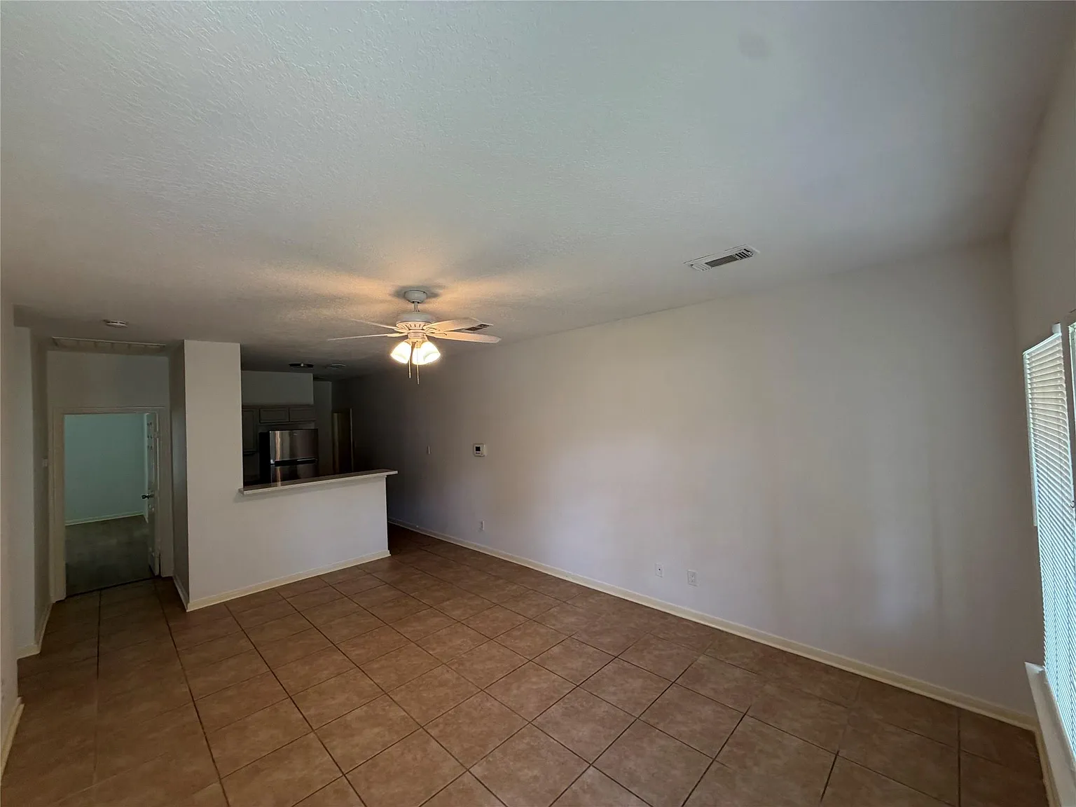 3 bed, 2.0 bath, 1075 sqft, $2,000 — Photo 2