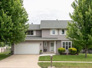 428 Huntington Ridge Rd NE, Cedar Rapids, IA 52402