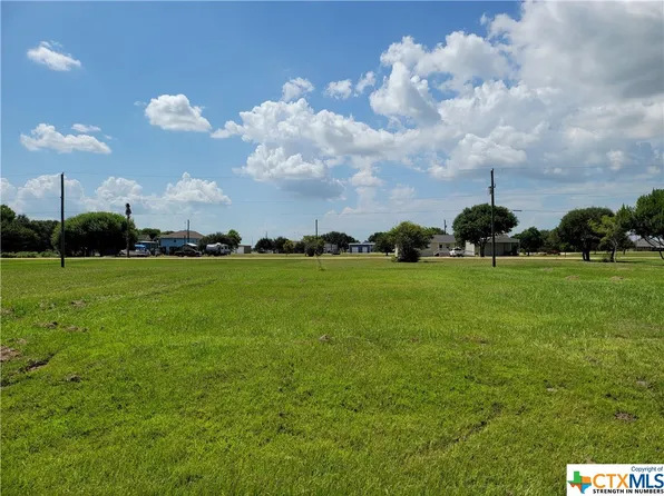 1119 Buckskin Dr, Palacios, TX 77465