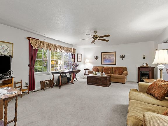 4th image of 97 Wildwood Dr