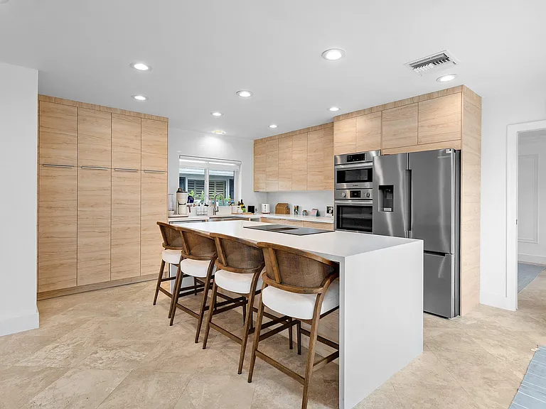 1332 SW Tamarind Way — Photo 11