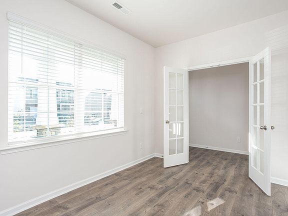4th image of 1347 Lansdowne Dr #418