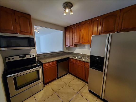 3rd image of 15221 NE 6th Ave APT A303