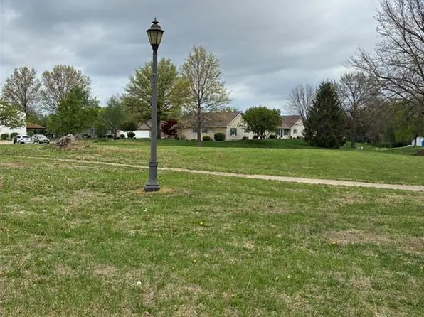 26th St, Highland, IL 62249