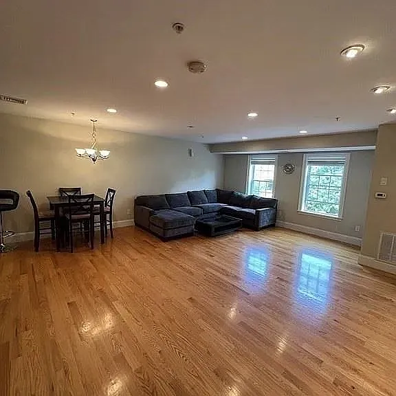 87 Franklin St #203 — Photo 4