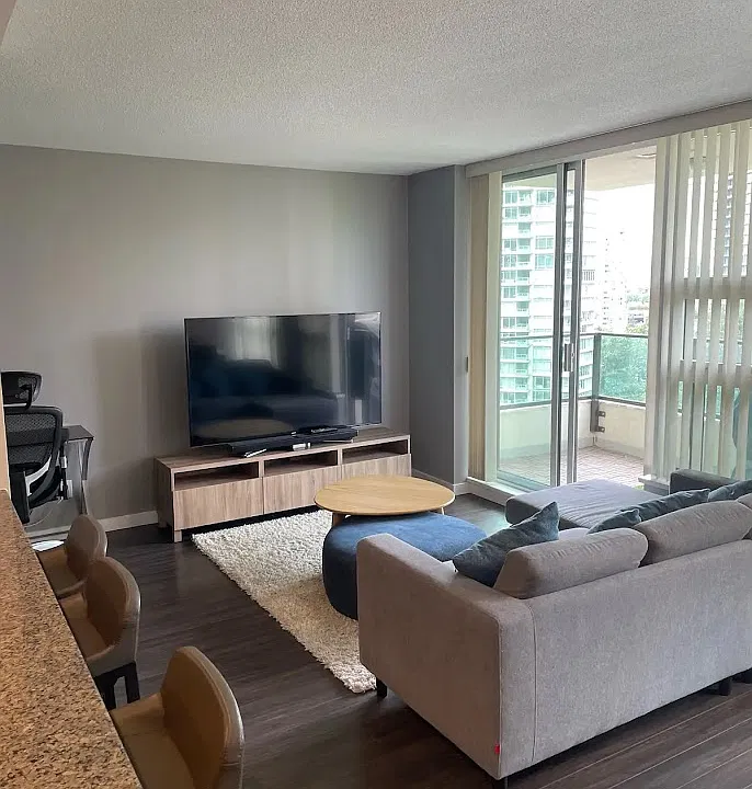 2200 Douglas Rd #5
