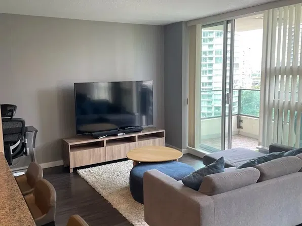 2200 Douglas Rd, Burnaby, BC