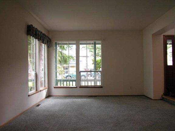 5th image of 10817 Orchid Pl NW