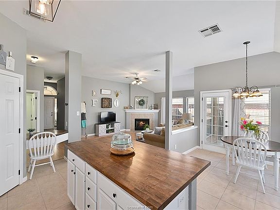 3rd image of 240 Stuttgart Cir