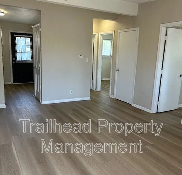 4208 Lloyd St — Photo 2
