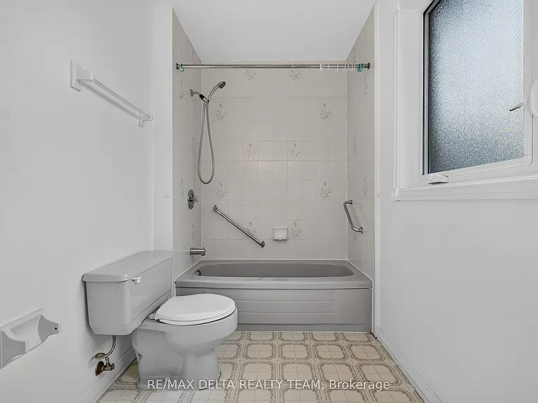 13 Sherk Cres — Photo 16