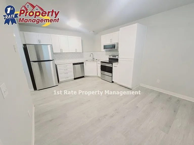4920 W Blodgett Ln #201 — Photo 4