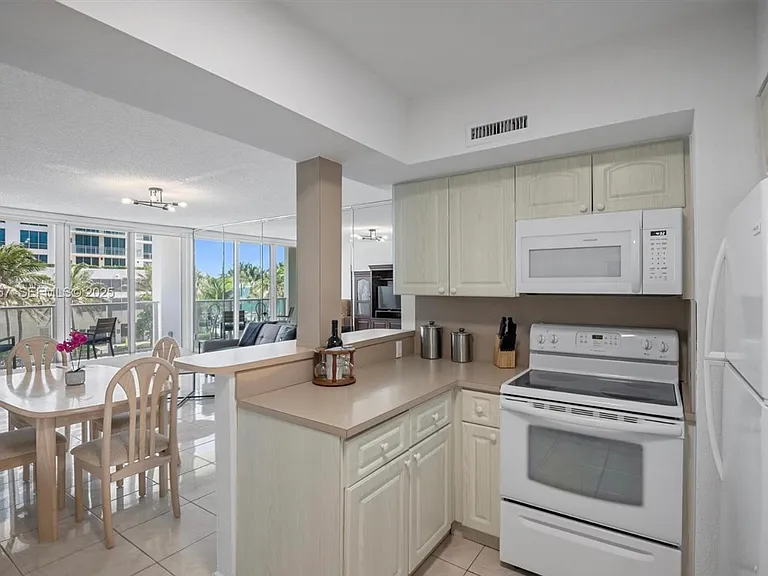 3505 S Ocean Dr #315 — Photo 10